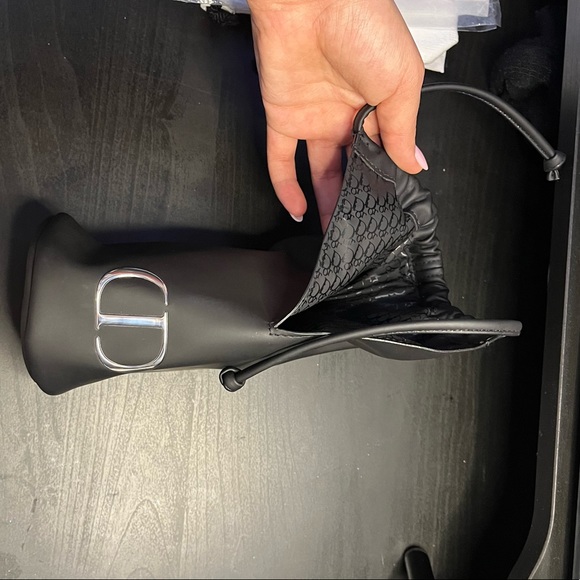 Dior make up brush holder - Picture 3 of 7